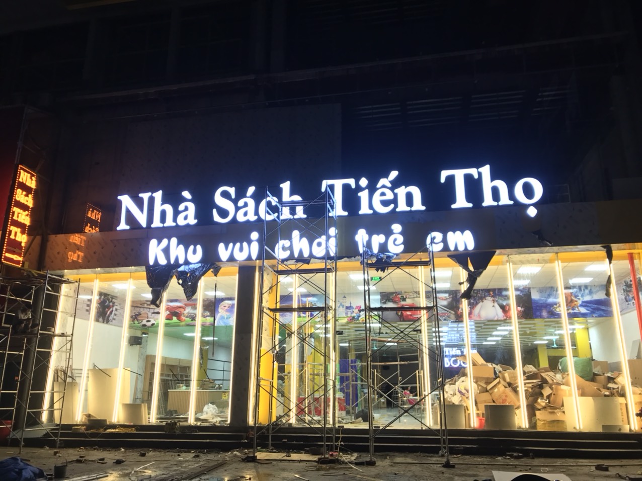 biển quảng cáo hệ thống nhà sách tiến thọ 